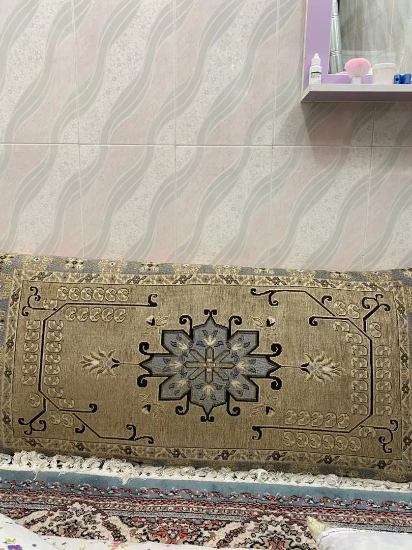 فروش دو عدد پشتی|فرش|لنگرود, |دیوار