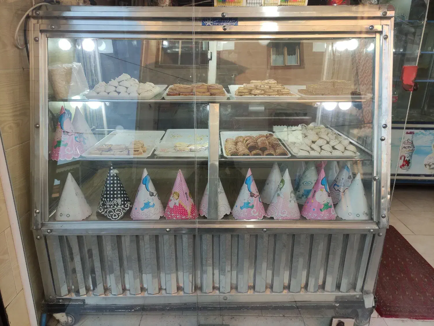 یخچال ویترینی|یخچال و فریزر|رشت, دخانیات|دیوار