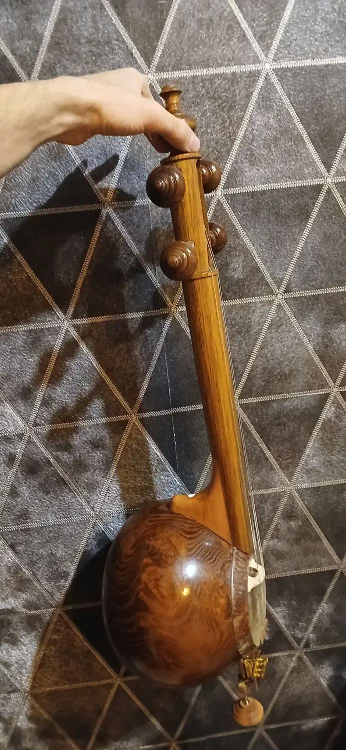 یک عدد تار وسیله بسیار سنتی موسیقی|سازهای سنتی|اهواز, امانیه|دیوار