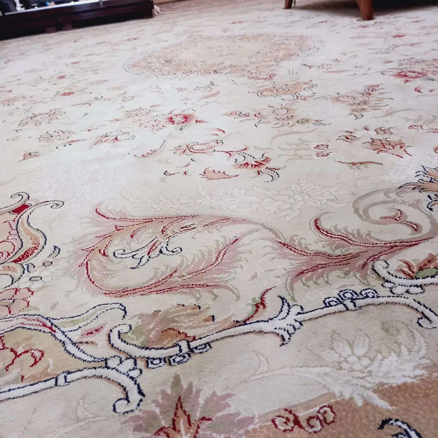 فرش کرم رنگ ۱۲ متری کار کرده|فرش|رشت, باهنر|دیوار