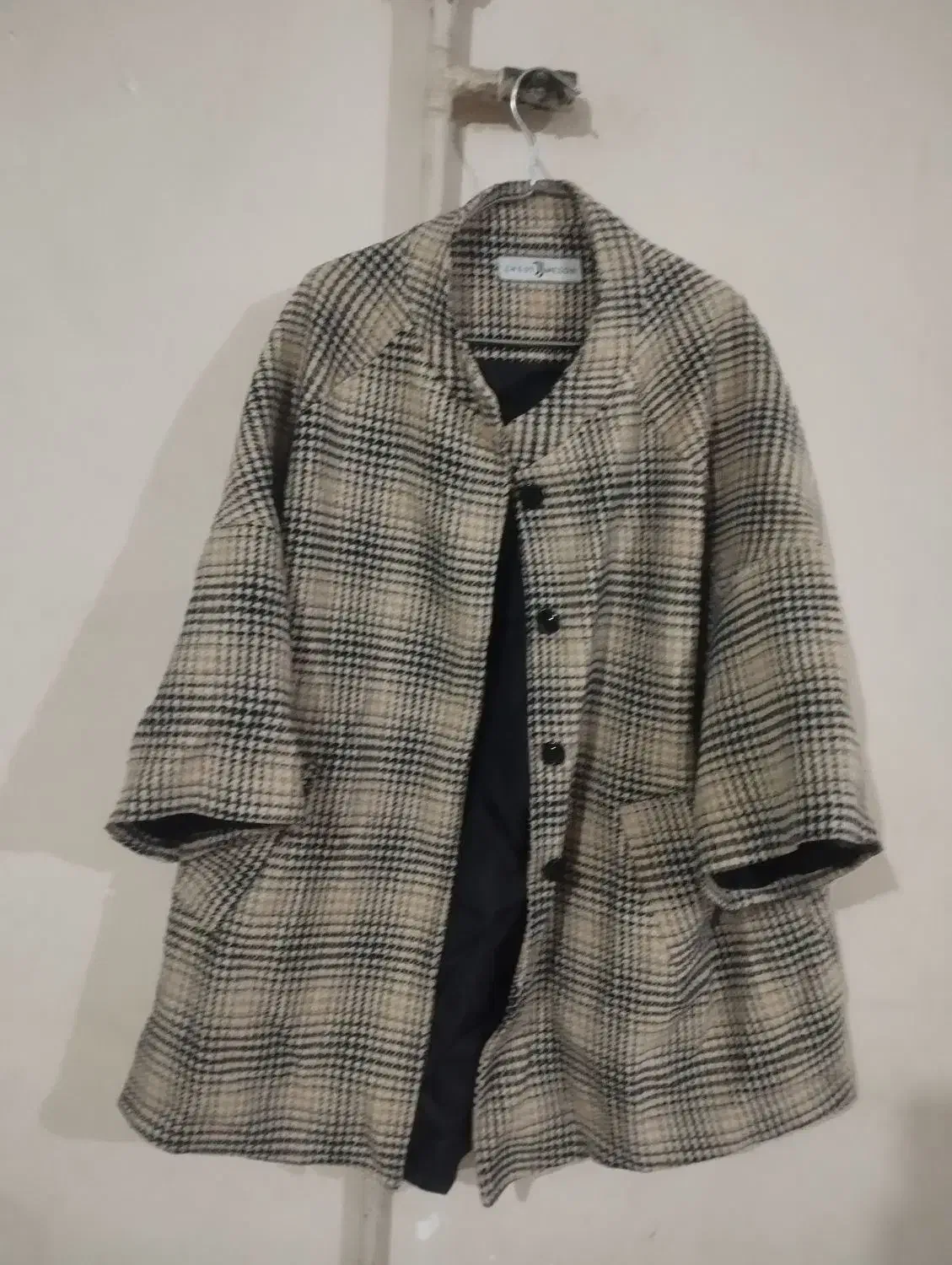 چند عدد پالتو و کاپشن|لباس|خوی, |دیوار