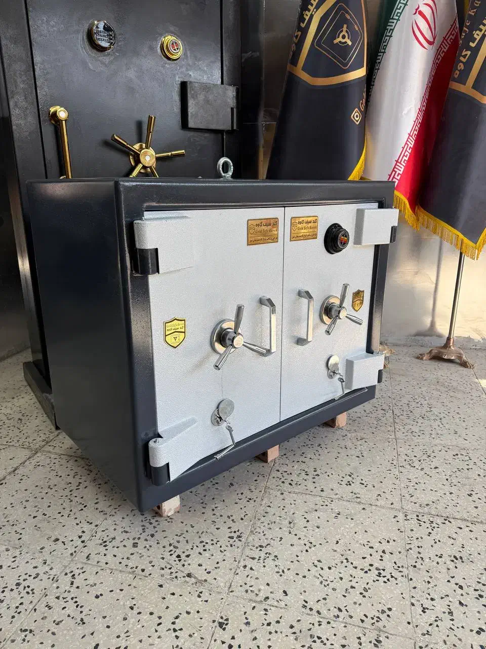 گاوصندوق زیرویترینی ۷۰۰ کیلویی دو درب|ابزارآلات|قزوین, |دیوار