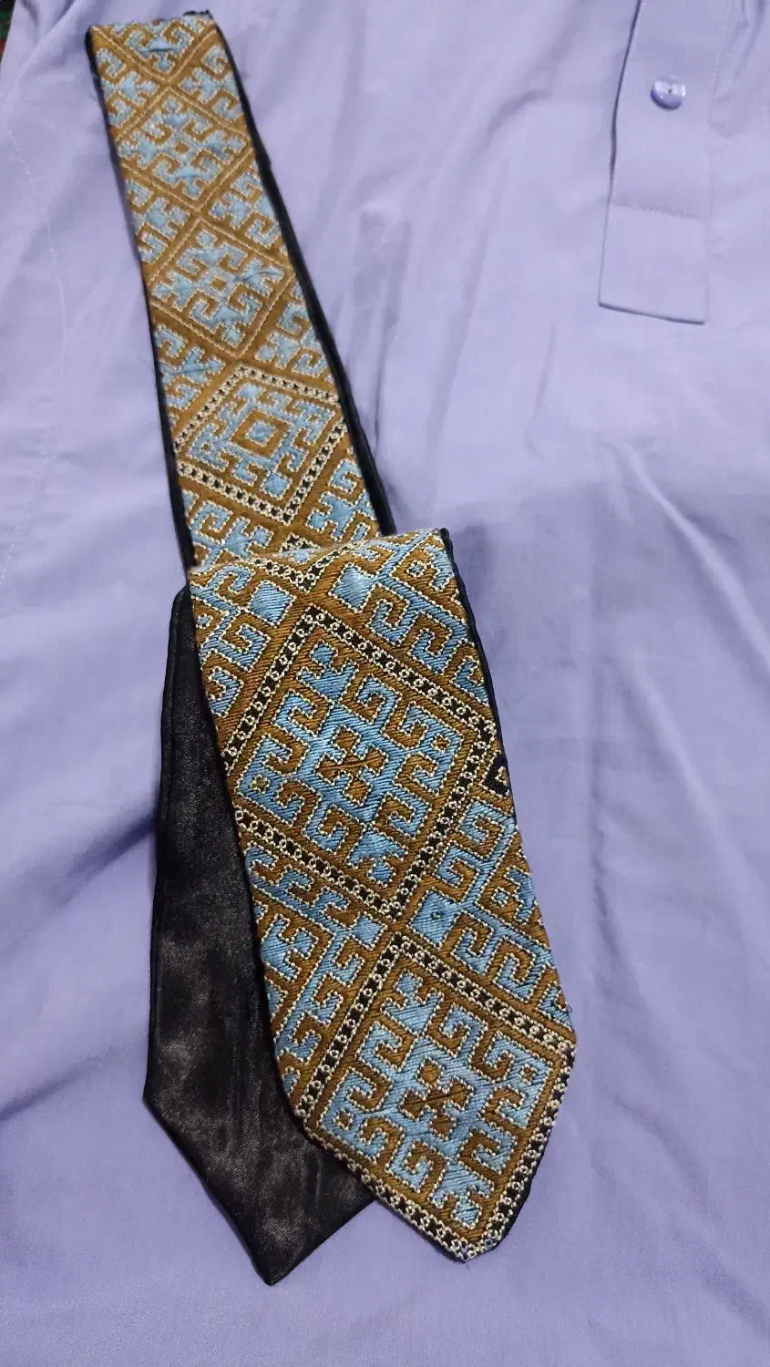 کراوات|لباس|چابهار, |دیوار