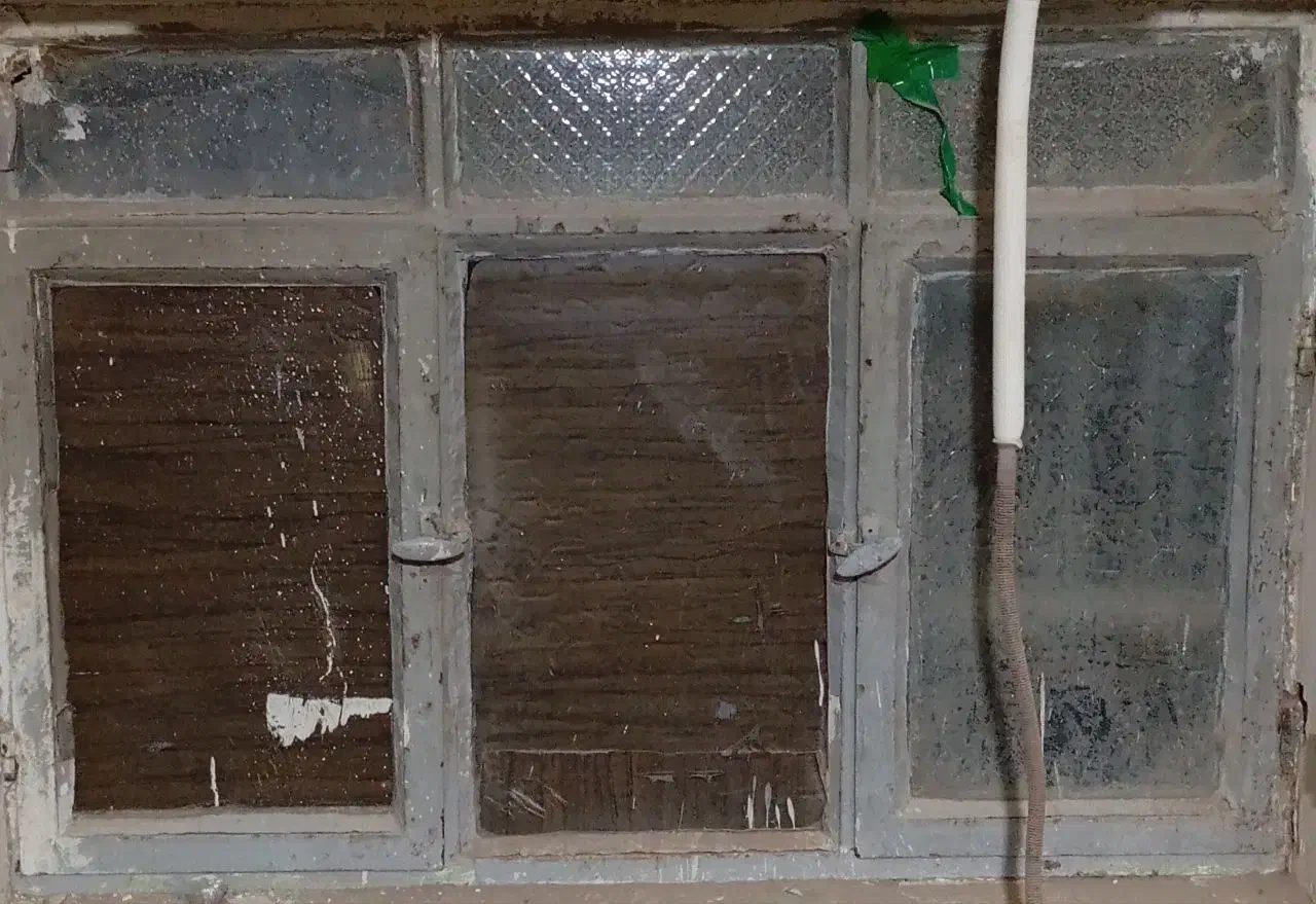 تعدادی درب و پنجره|مصالح و تجهیزات ساختمان|زابل, |دیوار