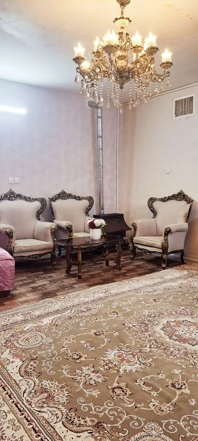 مبل سلطنتی ۹نفره|مبلمان خانگی و میز عسلی|اصفهان, کوی شهید کشوری|دیوار