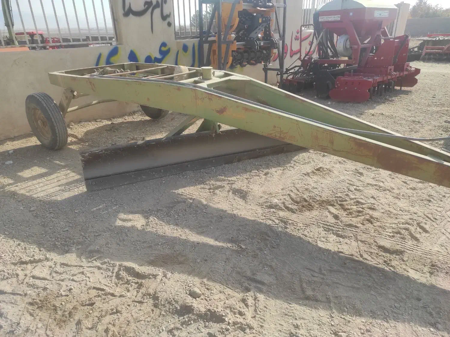 تراکتور لور|ماشینآلات صنعتی|بیضا, |دیوار