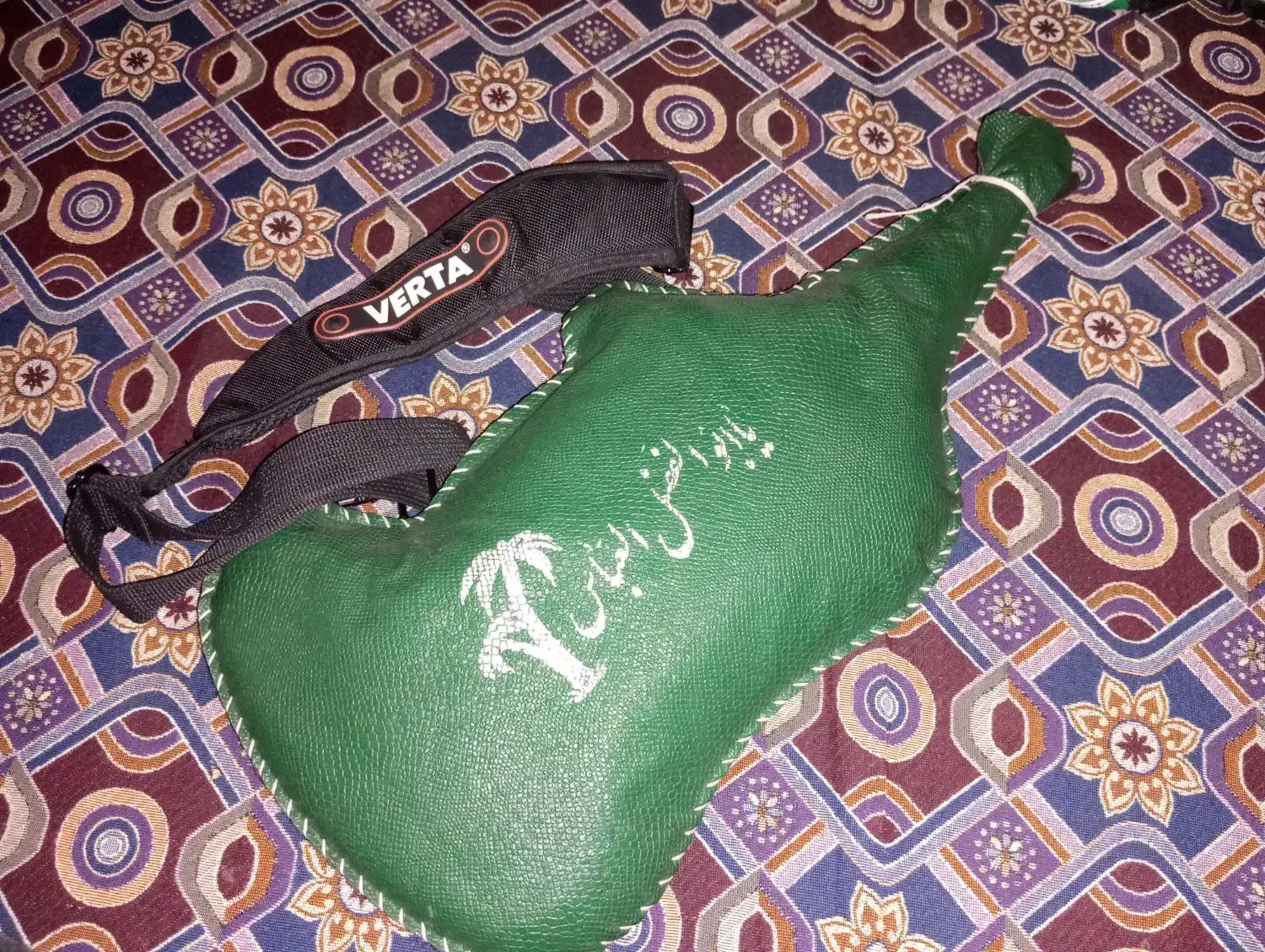مشک آب سقا|اسباب‌‌بازی|قم, چهل درخت‎|دیوار