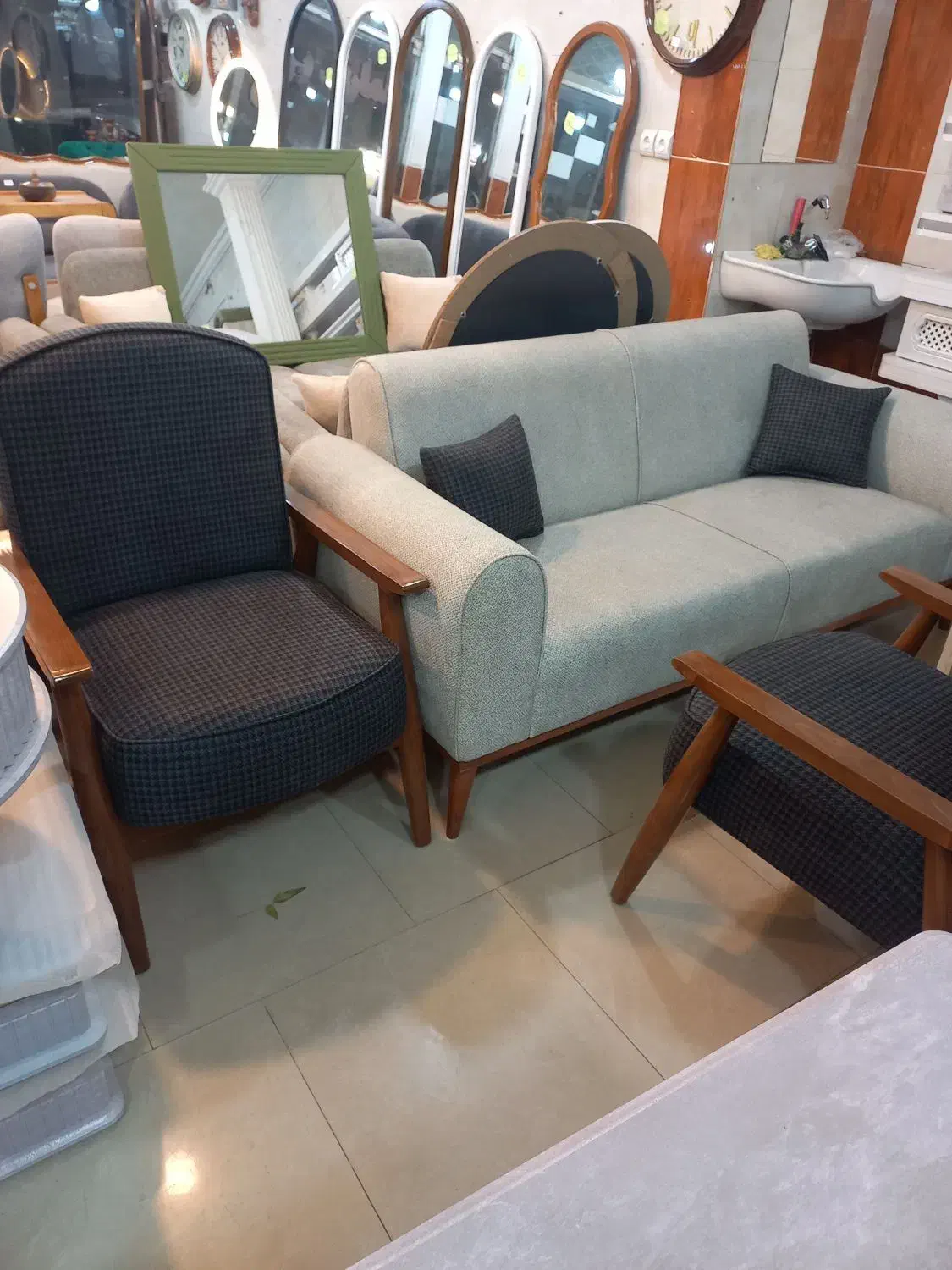 مبل راحتی مینیمال چستر زیر قیمت|مبلمان خانگی و میز عسلی|مشهد, رده|دیوار