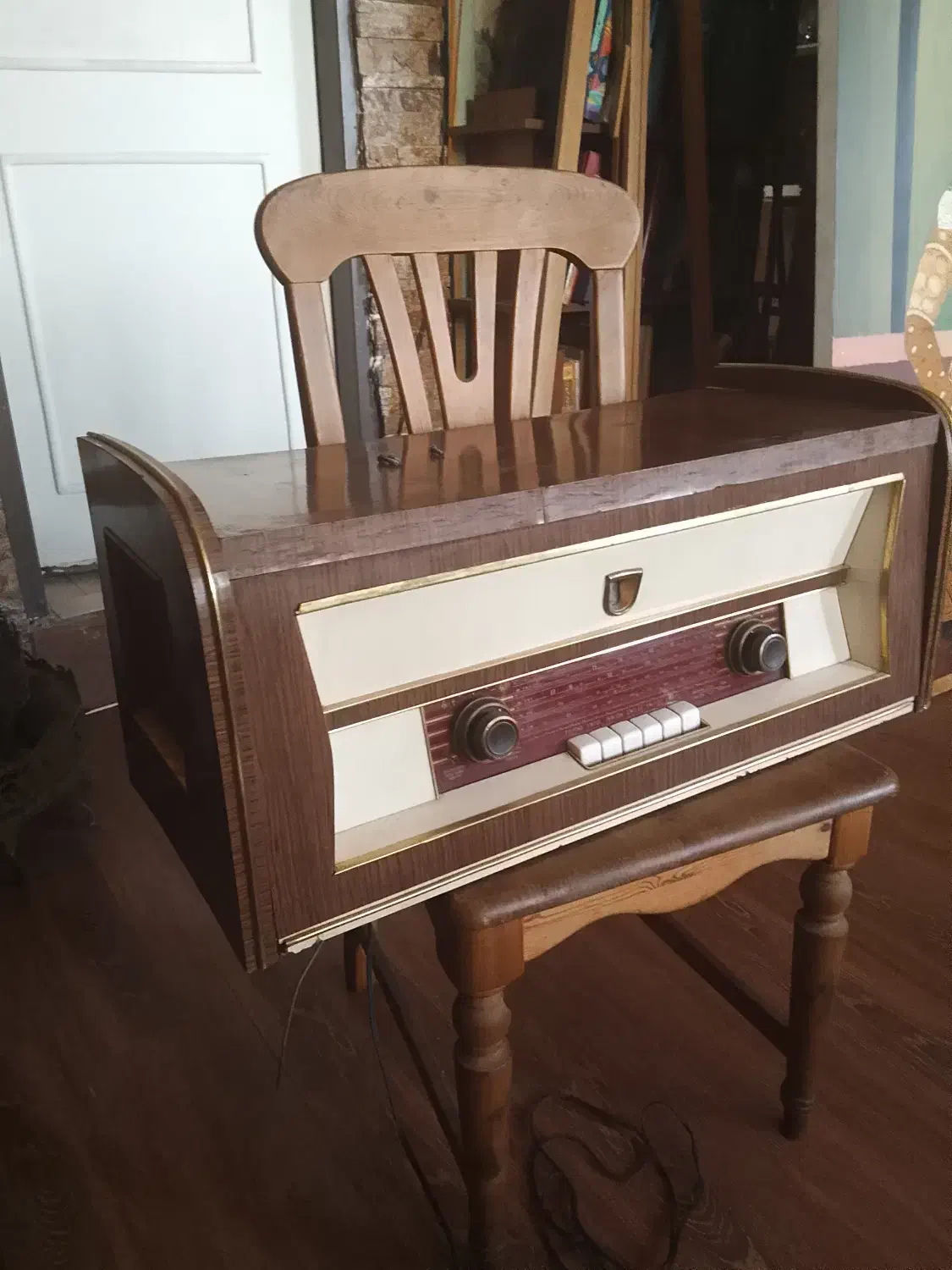 رادیو لامپی سالم|کلکسیون اشیاء عتیقه|تهران, فردوسی|دیوار