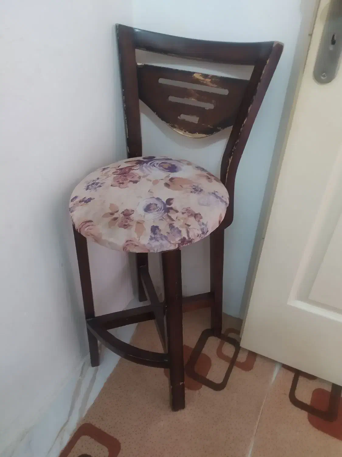 قاب با قهوه .صندلی چوبی|حراج|فولادشهر, C1|دیوار