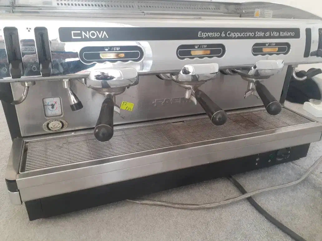 فروش فوری دستگاه قهوه ساز صنعتی به علت بدهی|سماور، چای‌ساز، قهوه‌ساز|یاسوج, |دیوار