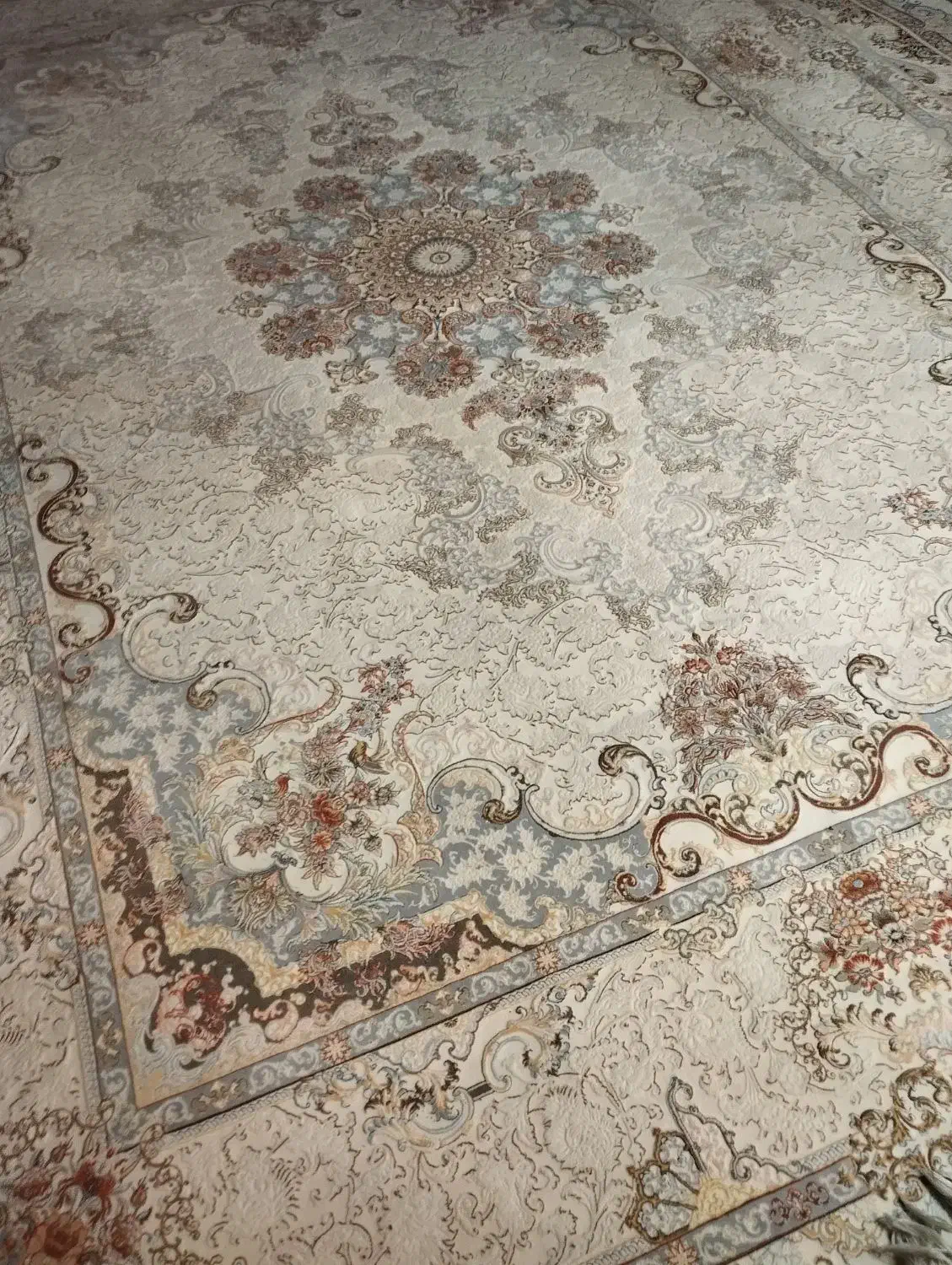 جفت ۹متری ۱۲۰۰شانه در حد نو فوری|فرش|مشهد, رضاشهر|دیوار