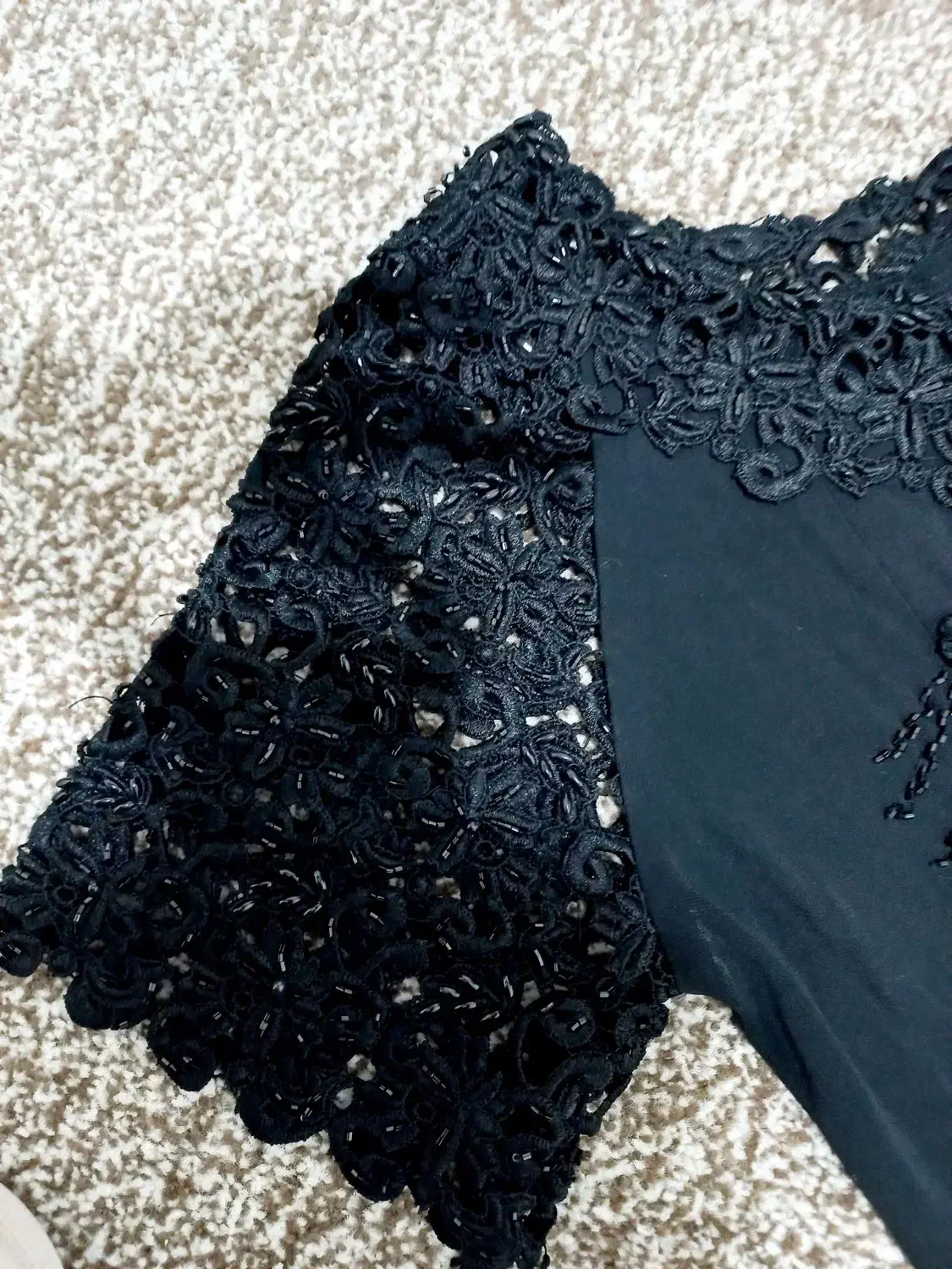 لباس مجلسی|لباس|ری, علایین|دیوار