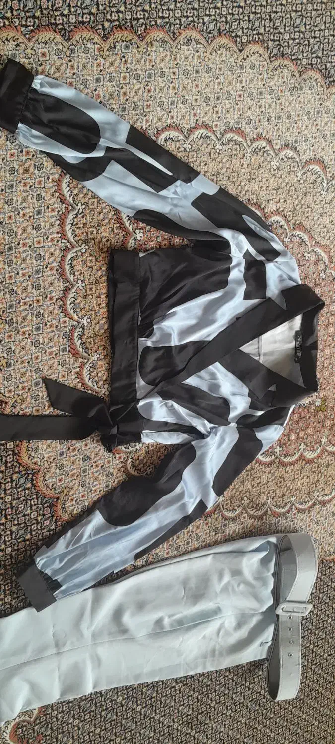 تعدادی لباس|لباس|اردبیل, |دیوار