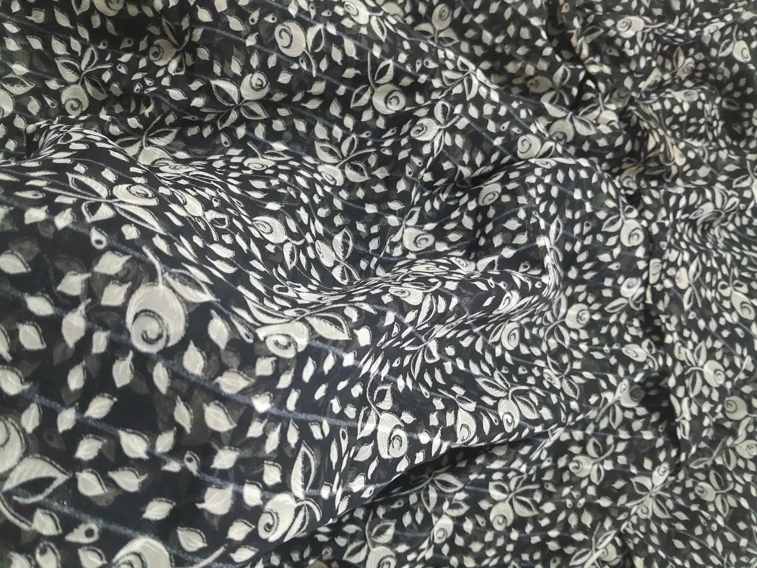 جادرمجلسی دوخته شده|لباس|ابهر, |دیوار