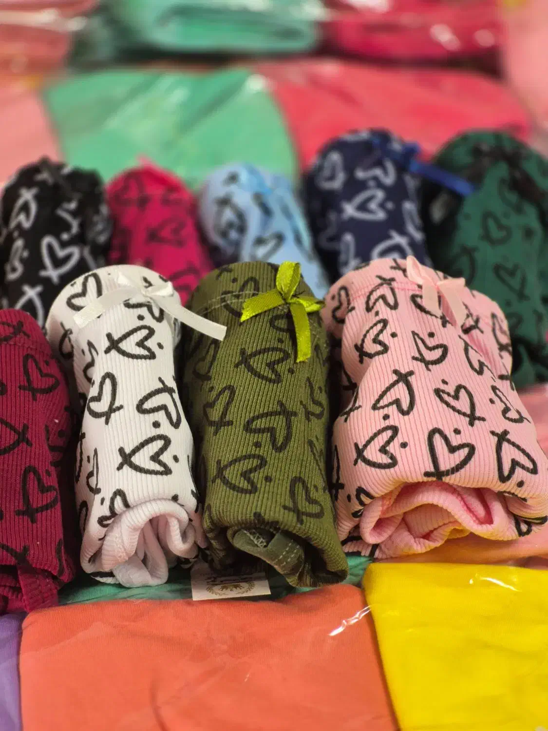 چند همکار خانم جهت کار در تولیدی لباس زیر|استخدام صنعتی، فنی، مهندسی|قزوین, |دیوار