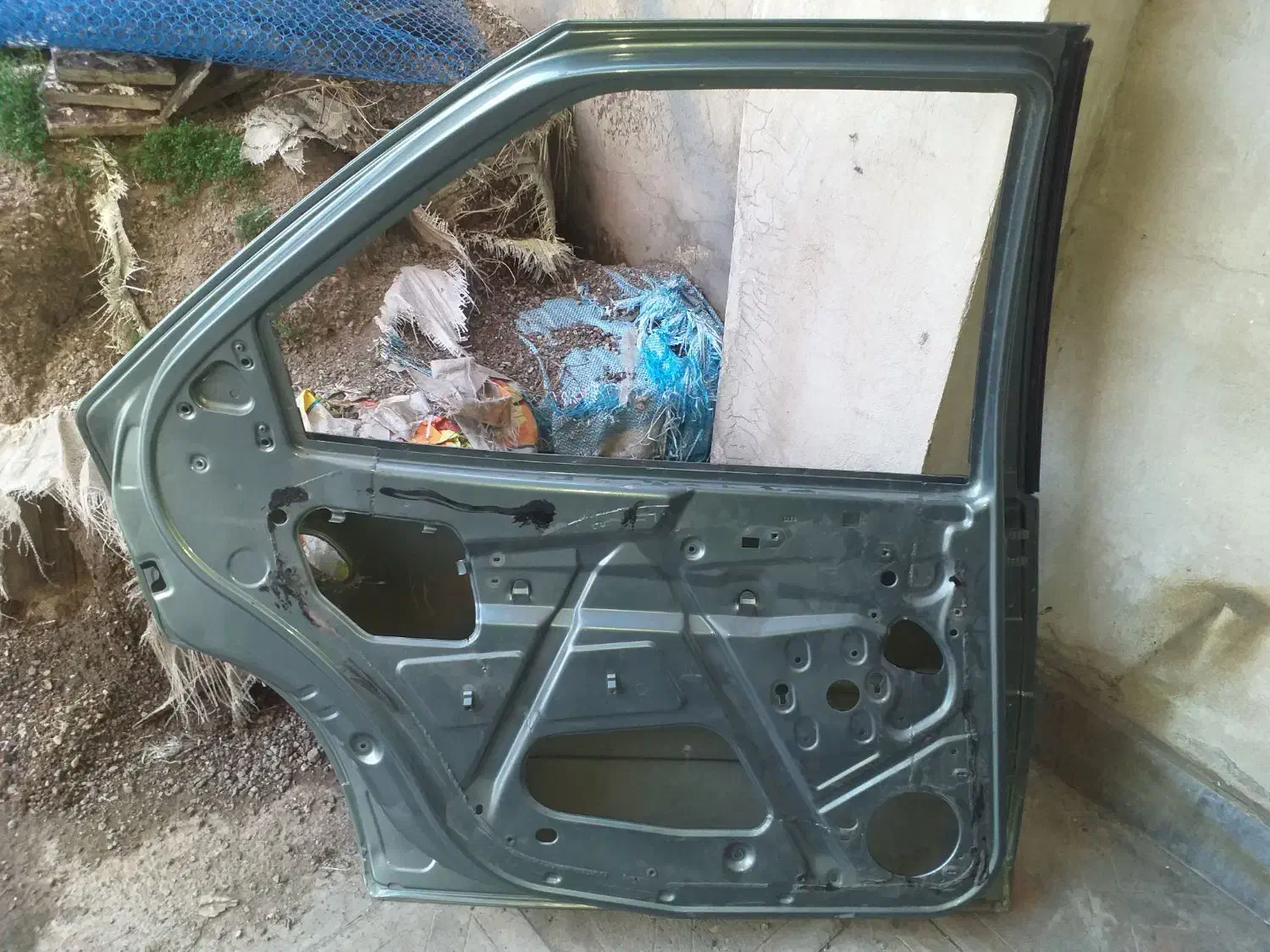 درب زانتیا|قطعات یدکی و لوازم جانبی|رشت, پیرکلاچای|دیوار