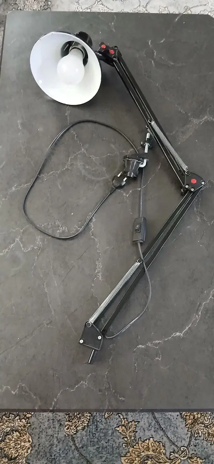 چراغ مطالعه|چراغ خواب و آباژور|شاهین‌شهر, شهرک گلدیس|دیوار