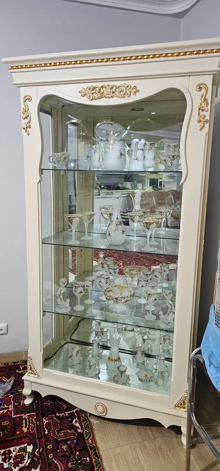 بوفه در حد نو تمیز و بدون خطر و خش|بوفه، ویترین، کنسول|بندرعباس, |دیوار