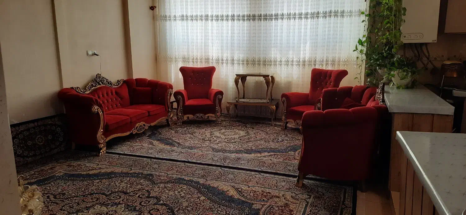 مبل نیمه راحتی ۸ نفره سالم در حد نو|مبلمان خانگی و میز عسلی|برخوار, |دیوار