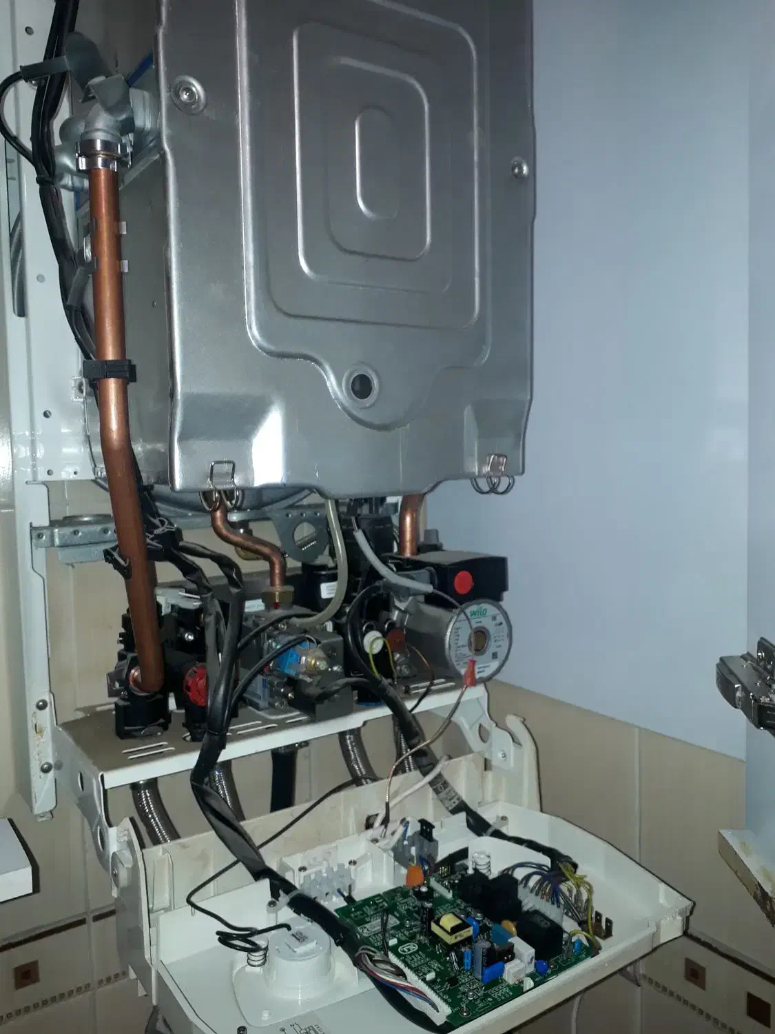 تعمیرکارتعمیر سرویس پکیج بوتان ایران رادیاتور لورچ|آبگرمکن، پکیج، شوفاژ|هشتگرد, هشتگرد قدیم|دیوار