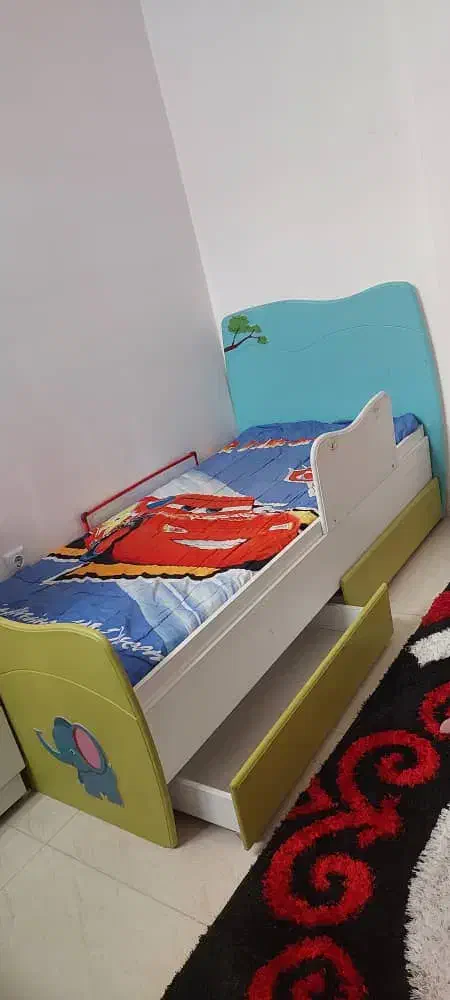 تخت خواب و میز تحریر|تخت و سرویس خواب|شهرکرد, |دیوار