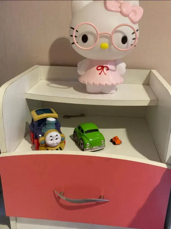 سرویس خواب|تخت و سرویس خواب|بومهن, |دیوار