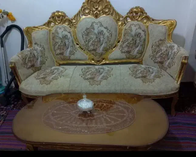 تلویزیون سالم با میز با صندل (دمپایی) نو و مبل|تلویزیون و پروژکتور|خوی, |دیوار