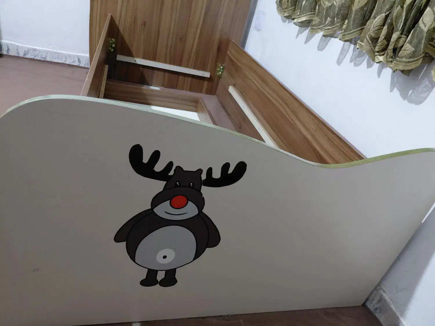 تخت یکنفره بدون تشک|تخت و سرویس خواب|رودبار, |دیوار