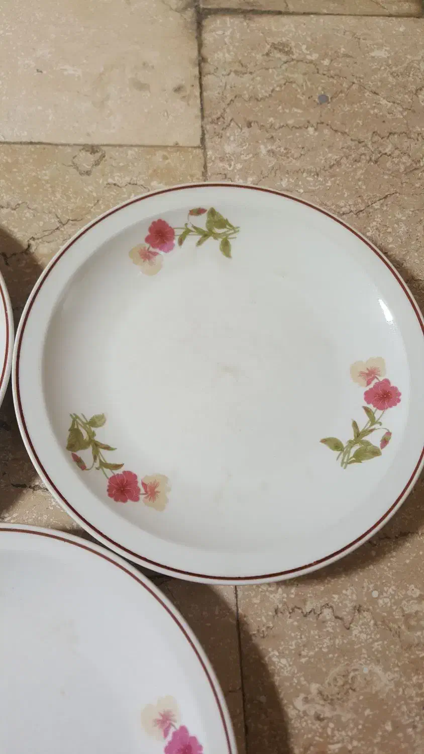 سه عدد بشقاب چینی قدیمی و ۵عدد فنجان ارکوپال وغیره|ظروف سرو و پذیرایی|تهران, زنجان جنوبی|دیوار
