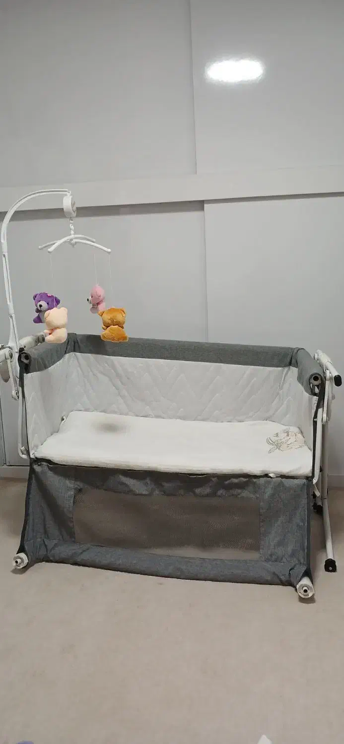 تخت و ننو کنار مادر|تخت و صندلی بچه|رشت, حمیدیان|دیوار