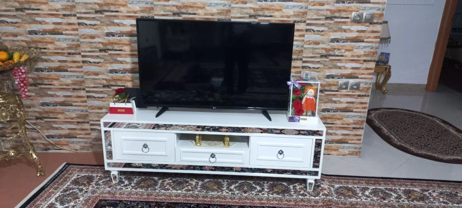 تلویزیون۵۰ اینچ ال جی|تلویزیون و پروژکتور|صحنه, |دیوار