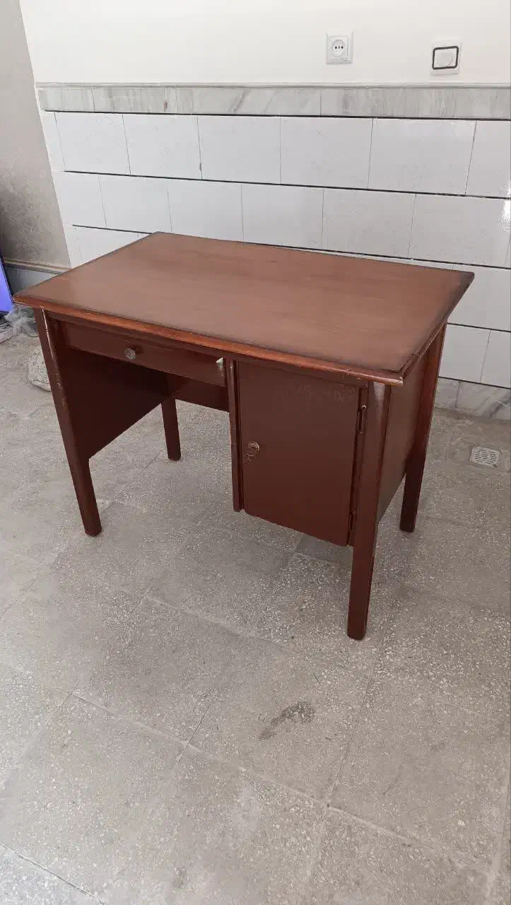 میز|میز تحریر و کامپیوتر|آران و بیدگل, |دیوار