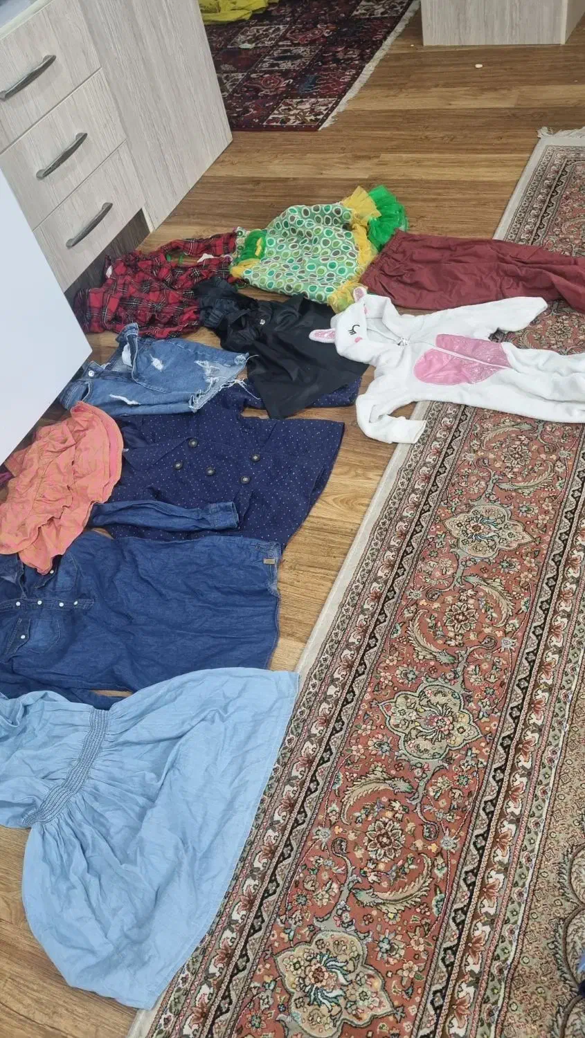 لباس دخترانه|کفش و لباس بچه|رشت, رودباری|دیوار