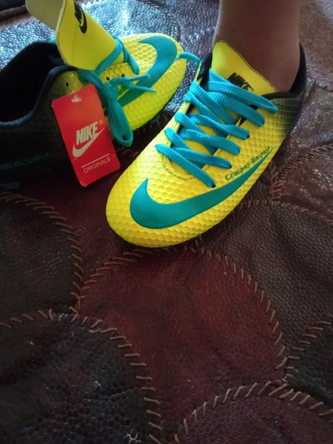 کفش فوتبال چمن سالنی جورابی|کیف، کفش، کمربند|ساری, |دیوار