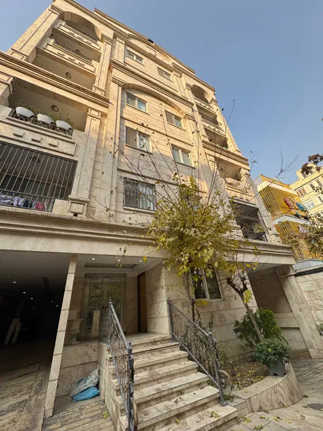 ۵۸ متر ** ظفر کوچه افشین ** ۹ ساله طبقه چهارم