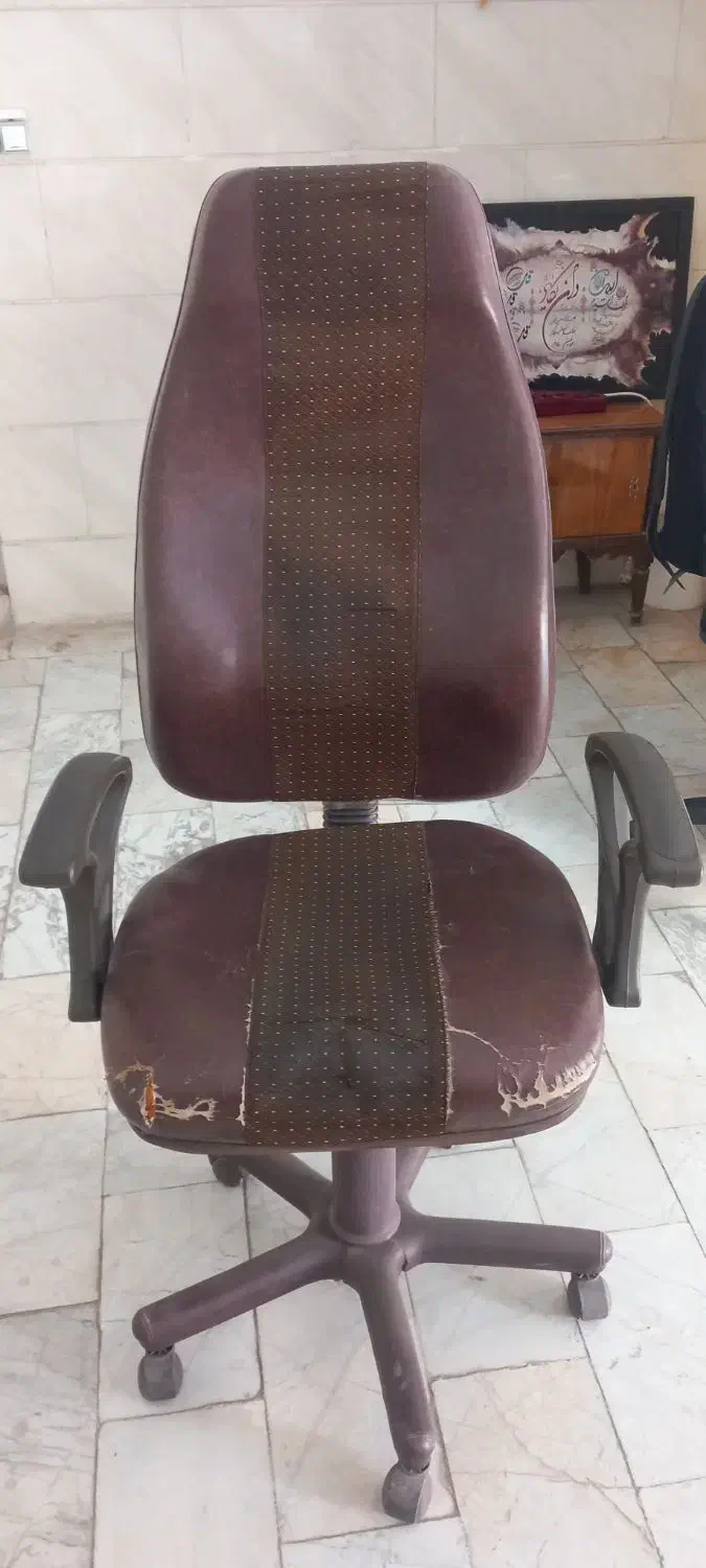 صندلی گردون|صندلی و نیمکت|رباط‌کریم, شترخوار|دیوار