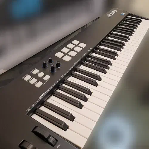 میدی کنترلر Alesis v61 MK ii در حد نو|پیانو، کیبورد، آکاردئون|تهران, نیروی هوایی (پیروزی)|دیوار
