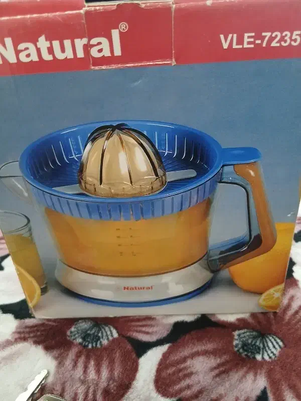 یک عدد آب مرکبات گیری نو|آبمیوه‌گیر و آب‌مرکبات‌گیر|یزد, |دیوار