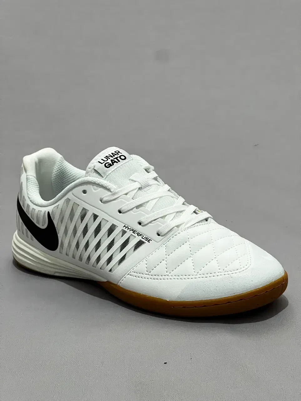 کفش کتونی کتانی فوتسال فوتسالی سالنی سالن لونارگتو|کیف، کفش، کمربند|قم, نیروگاه|دیوار