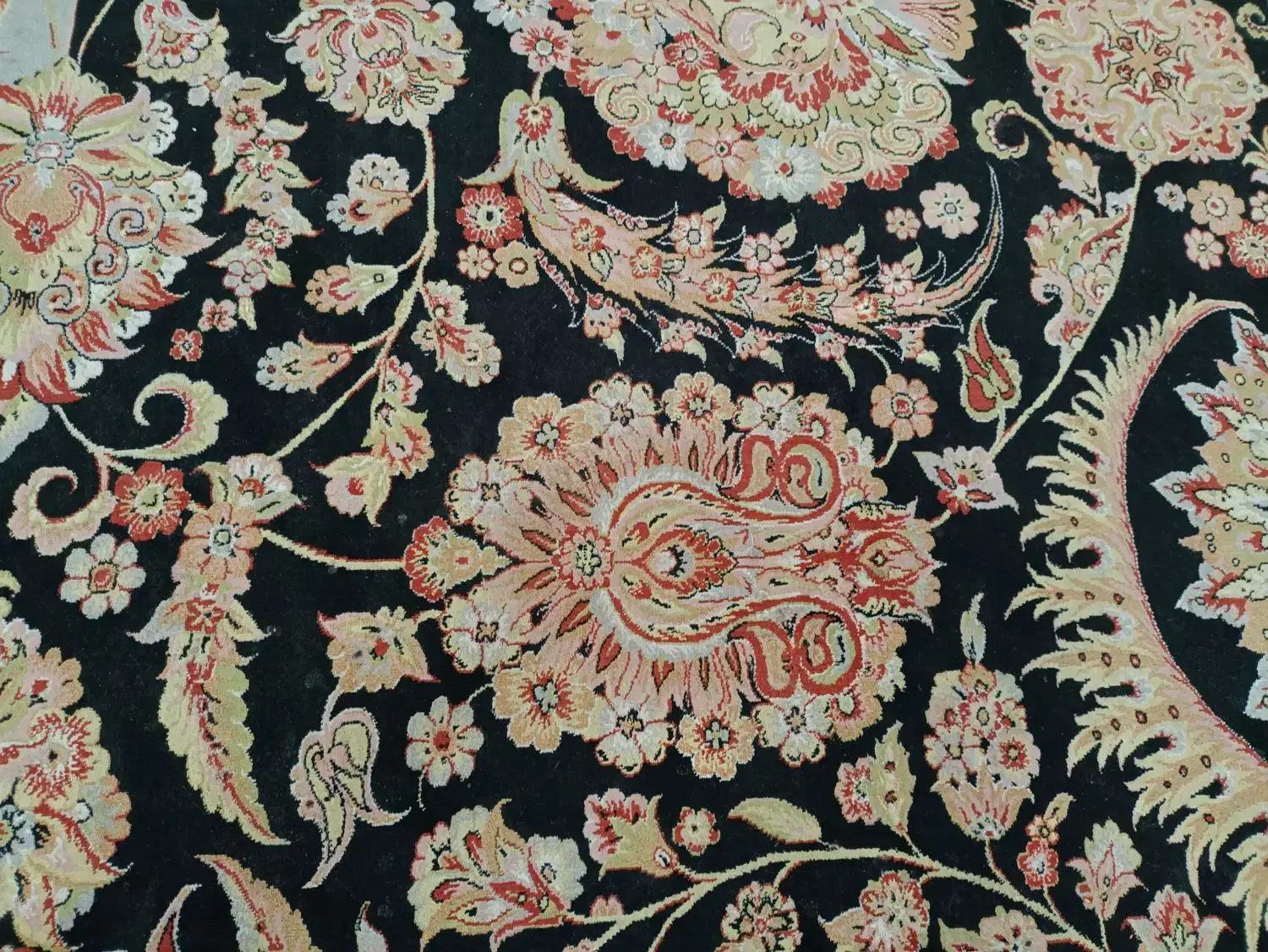 فرش 12 متری و یک جفت 9 متری ابریشم مصنوعی|فرش|چهارباغ, |دیوار