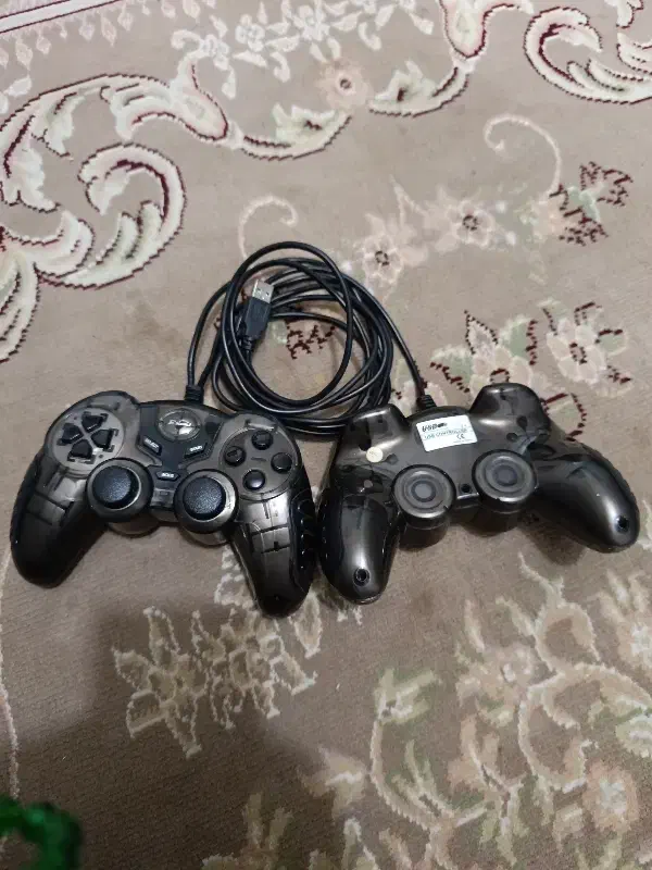 دسته کامپیوتر.|کنسول، بازی ویدئویی و آنلاین|آبگرم, |دیوار