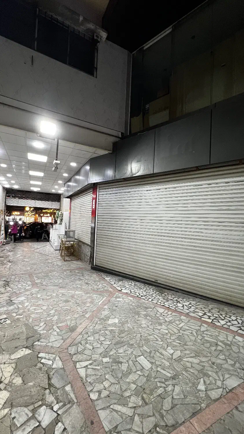 اجاره مغازه بزرگ خیابان شریعتی بازار ۲طبقه۱۴۰متری|اجارهٔ مغازه و غرفه|رشت, بازار|دیوار