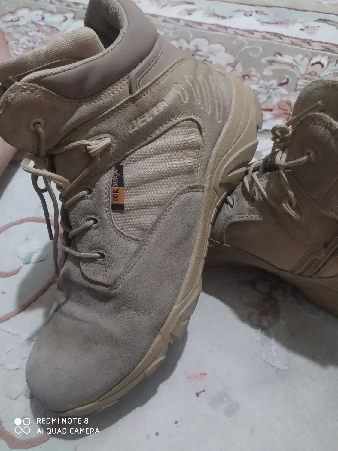 کفش|کیف، کفش، کمربند|مسجد سلیمان, |دیوار