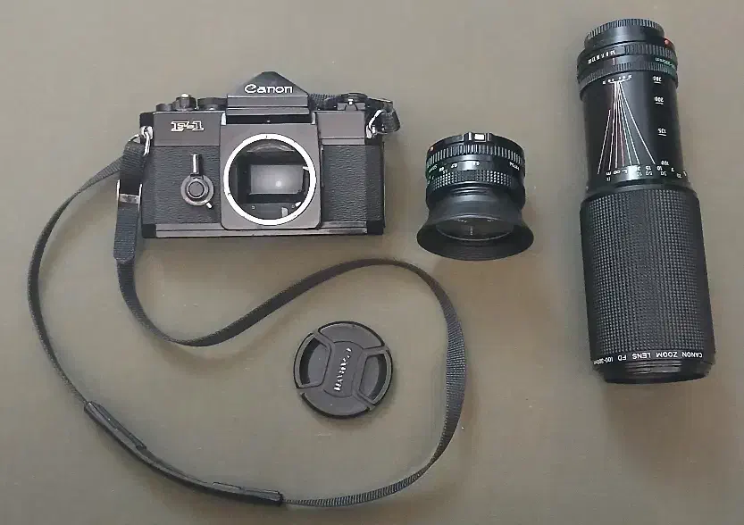 دوربین  Canon F1 (آنالوگ) همراه  دو عدد لنز|دوربین عکاسی و فیلم‌برداری|تهران, لاله زار|دیوار