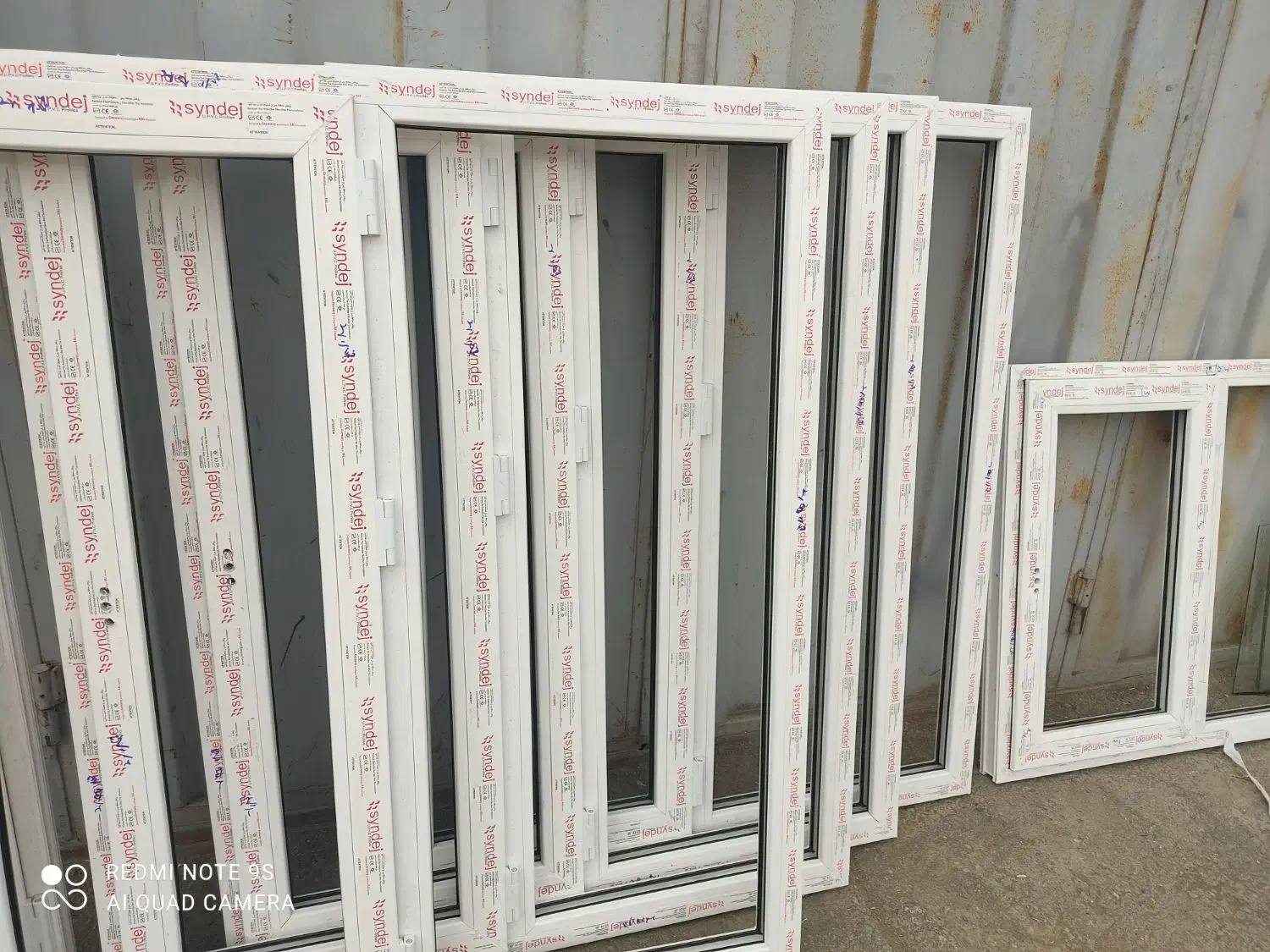 تعمیر و نصب درب و پنجره upvc|خدمات پیشه و مهارت|سنندج, |دیوار