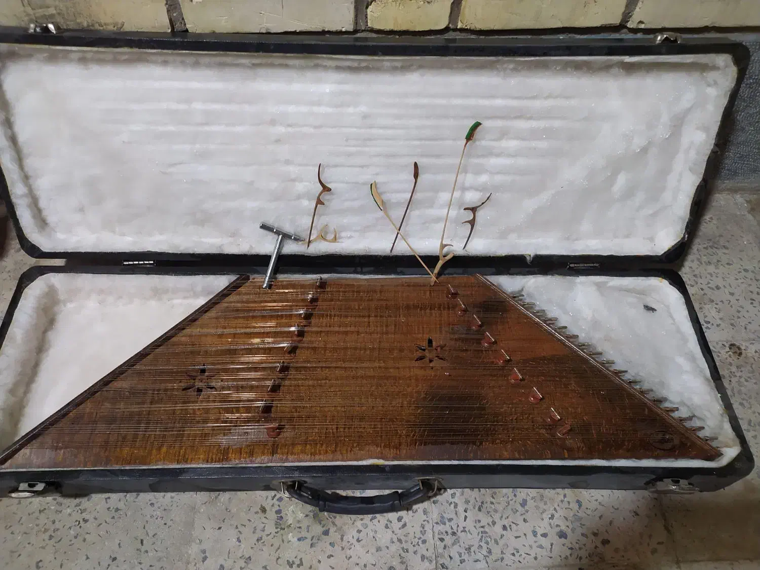 سنتورشاهین|سازهای سنتی|نجفآباد, ویلاشهر|دیوار