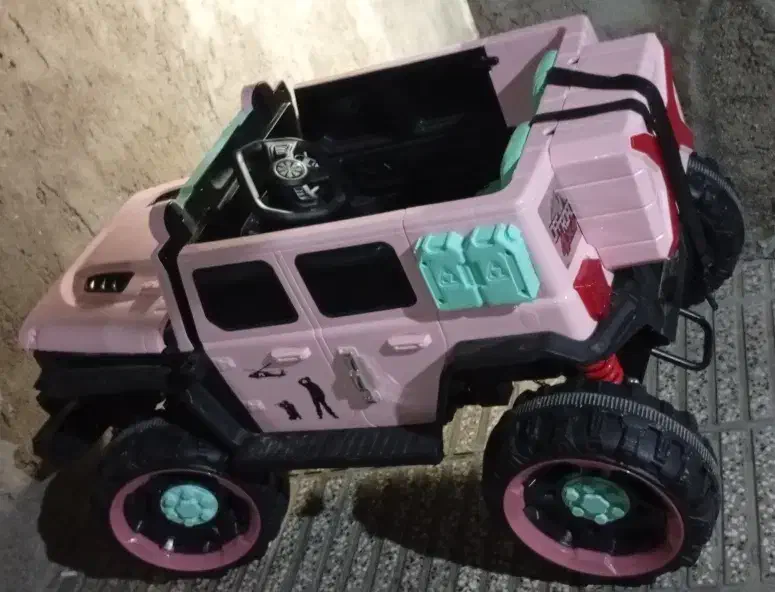 ماشین شارژی شاسی بلند|اسباببازی|کرج, شهرک البرز ۳|دیوار