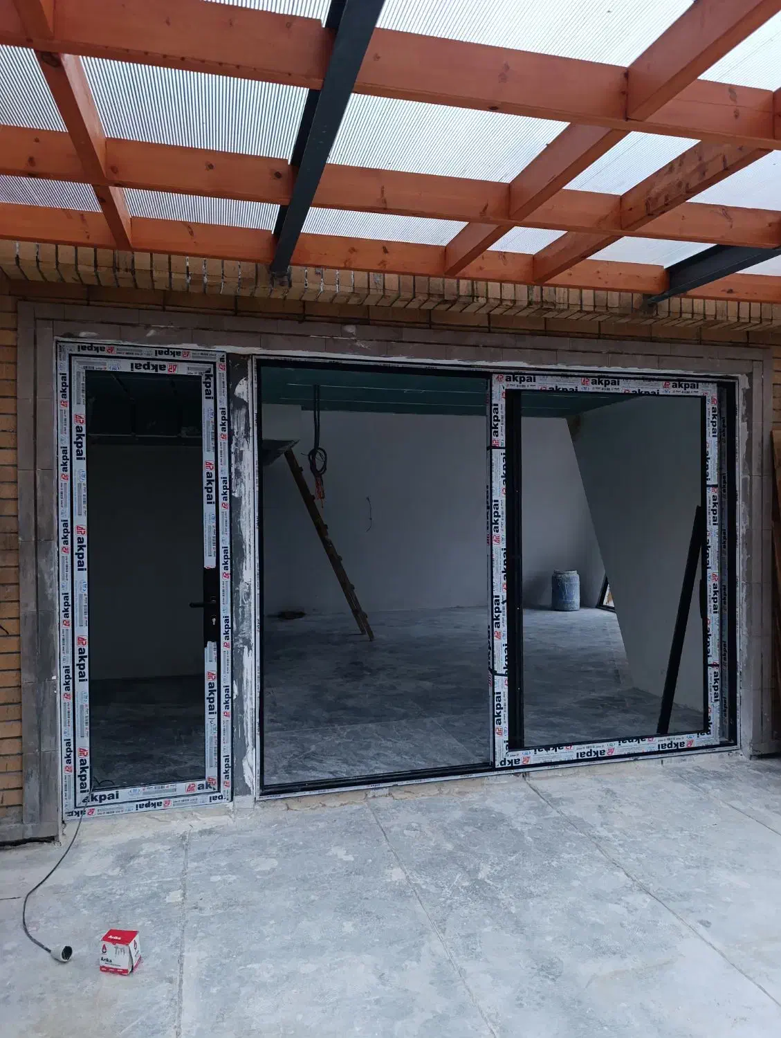 کارگر ونصاب حرفه ای پنجره upvc|خدمات پیشه و مهارت|پرند, فاز ۵|دیوار