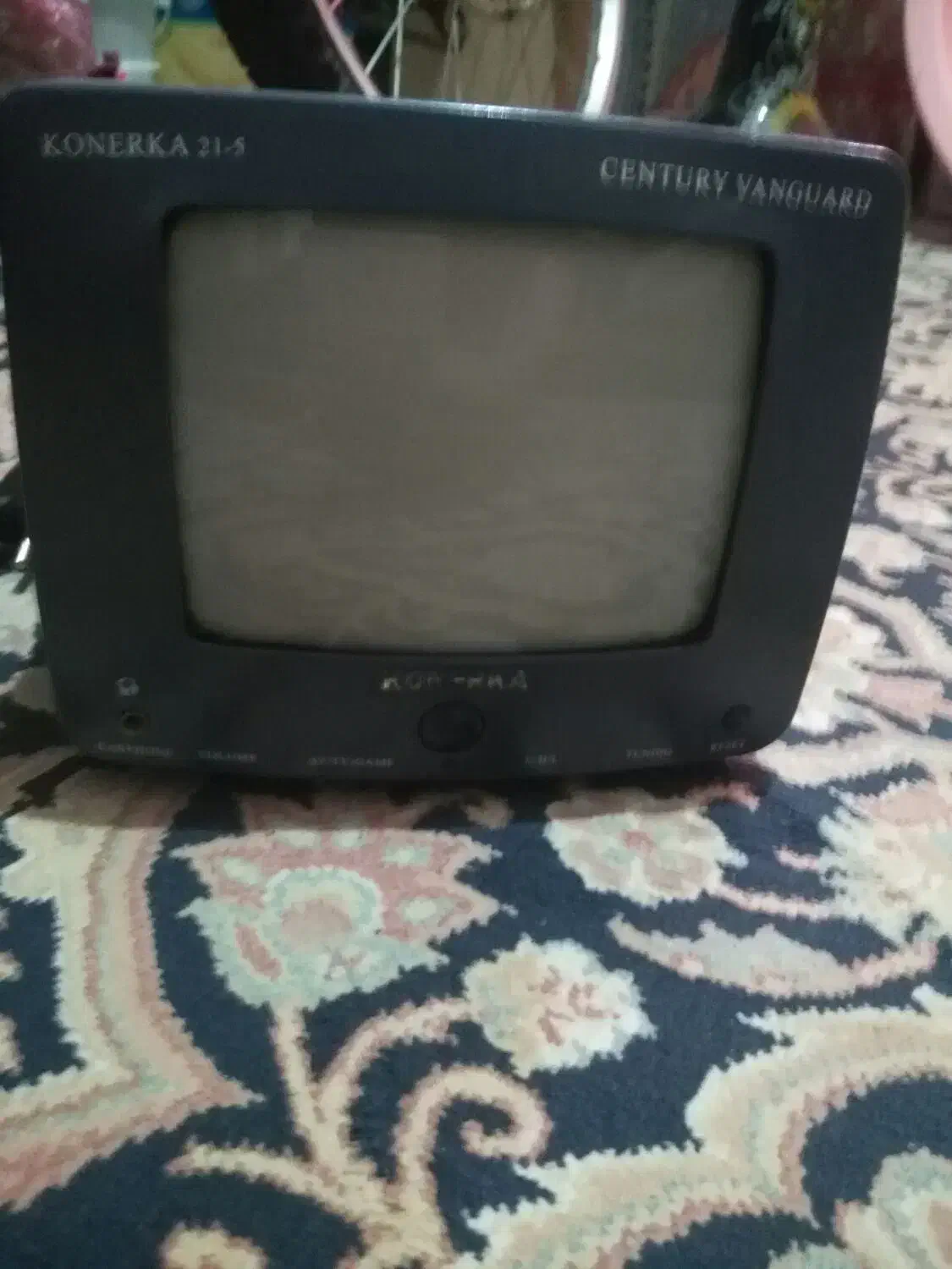 تعدادی لوازم قدیمی|سیستم صوتی خانگی|پرند, فاز ۶|دیوار